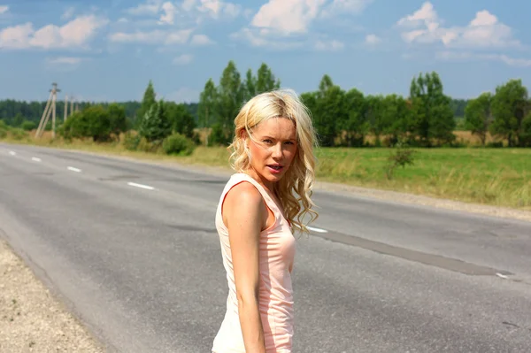 Beautiful girl on the road — Stock Photo, Image