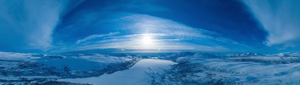 Sonnenuntergang Aus Der Luft Über Den Verschneiten Norwegischen Winterbergen Mit — Stockfoto