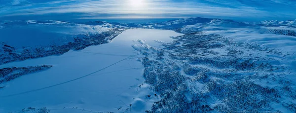 Blick Von Oben Auf Den Sonnenuntergang Über Die Verschneiten Norwegischen — Stockfoto
