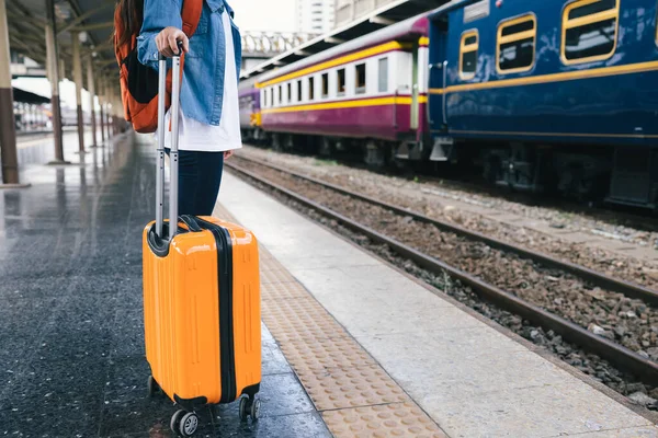 Copy Space Woman Traveler Tourist Bag Pack Orange Suitcase Train — Fotografia de Stock