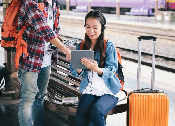 Woman Traveler Tourist Use Headphone Tablet Train Station — Fotografia de Stock