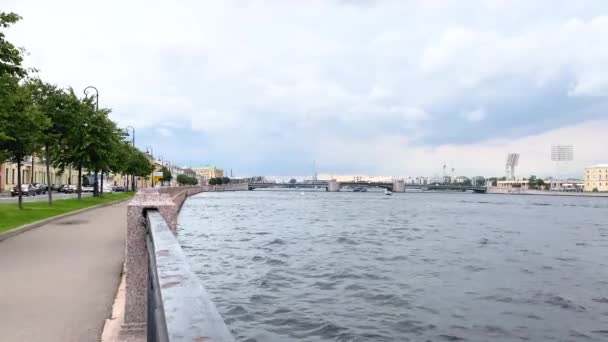 Saint Petersburg Rusya Ağustos 2021 Neva Nehri Nden Makarov Embankment — Stok video