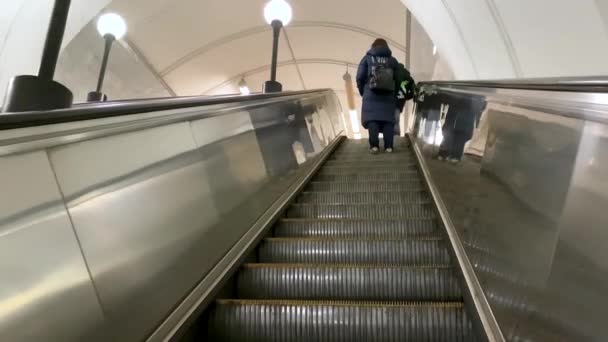 Moscou Russie Décembre 2021 Escalier Roulant Dans Métro Les Gens — Video