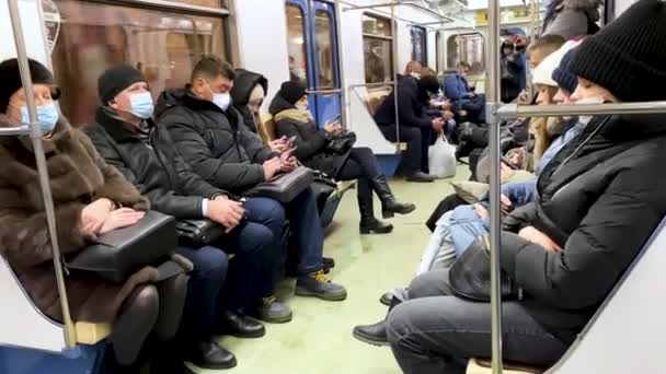 Moscou Russie Décembre 2021 Passagers Masqués Dans Une Voiture Métro — Video