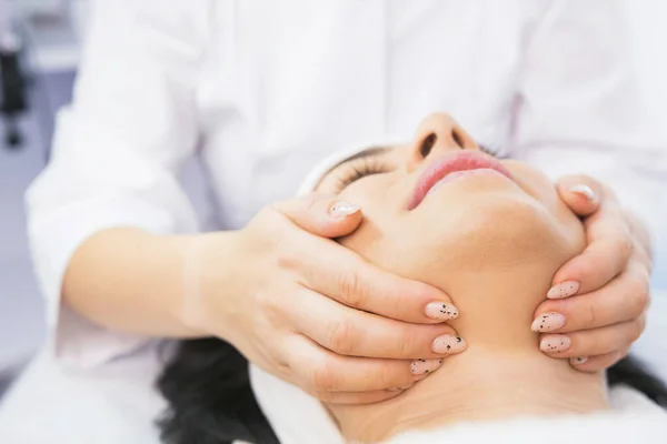 Close-up photo of woman getting facial hydro microdermabrasion peeling treatment in cosmetic beauty spa clinic. — Stock Photo, Image