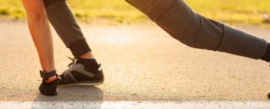 Yarış atletizminin koşucusu erkekler. Gitmeye hazır. Yüksek kalite fotoğraf