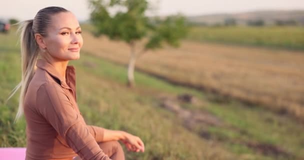 Beautiful Woman Standing Outdoor Yoga Mat Looks Camera Smiles High — Stock Video