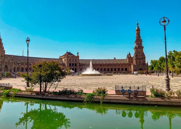 西班牙塞维利亚 2021年7月3日 西班牙安达卢西亚塞维利亚广场 是玛丽亚 路易莎公园的一个广场 历史地标 阿拉伯陶瓷风格 — 图库照片