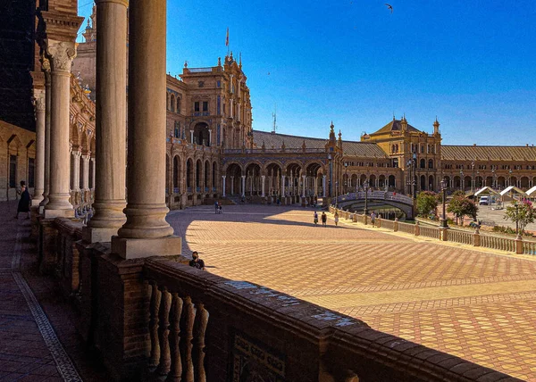 西班牙塞维利亚 2021年7月3日 西班牙安达卢西亚塞维利亚广场 是玛丽亚 路易莎公园的一个广场 历史地标 阿拉伯陶瓷风格 — 图库照片