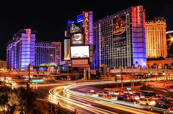 Açık yollar - las vegas Strip uzun pozlama — Stok fotoğraf