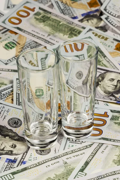Dos vasos y dinero — Foto de Stock