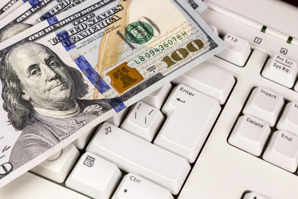 Dollar-Banknote auf Tastatur — Stockfoto