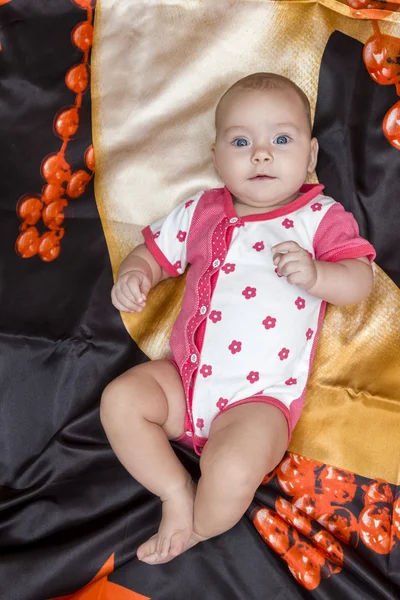 Baby lies on bedding — Stock Photo, Image