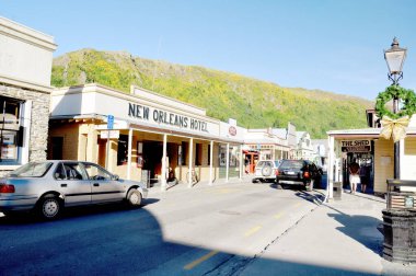 Arrowtown 'daki eski dükkanlar. Arrowtown, Yeni Zelanda 'nın Güney Adası' nın Otago bölgesinde yer alan tarihi bir altın madencisidir. 3 Aralık 2010 'da Arrowtown Yeni Zelanda' da çekildi..