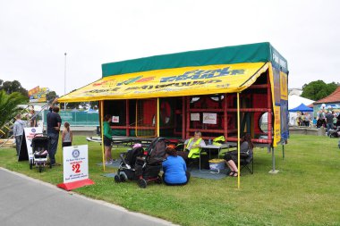Timaru Rotary Kulüp standı, Caroline Bay 'de haftasonu çiftçi pazarı, Timaru, Yeni Zelanda, 28 Kasım 2010