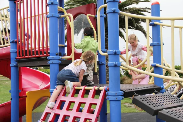 Niños Activos Jugando Parque Infantil Tomaru Nueva Zelanda Nov 2011 — Foto de Stock