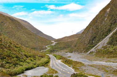 Görünüm yolun Arthur pass ve yüksek dağlar, South Island, Yeni Zelanda