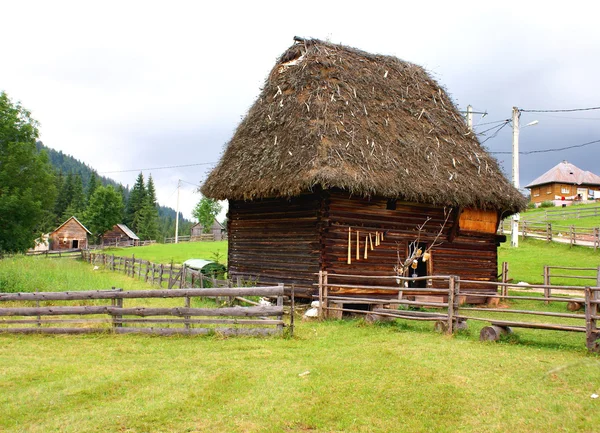 Romence geleneksel ev — Stok fotoğraf