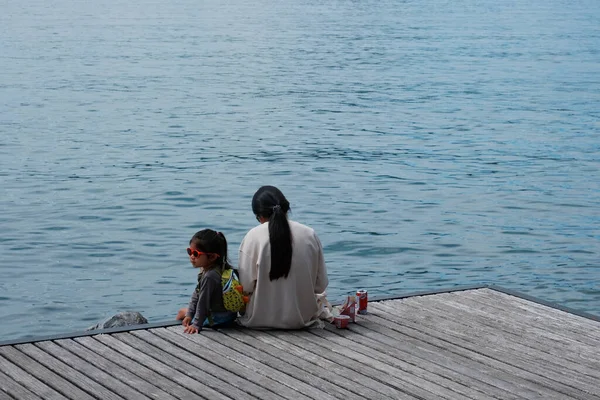 Montreux Schweiz Juli 2021 Turister Avkopplande Sjön Genève Stranden Precis — Stockfoto