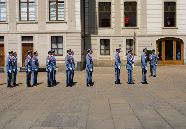 Changing of the Guards Ceremony at Prague Castle — Stock Photo, Image