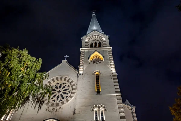 Nachtlandschaft Der Stadt Mit Beleuchteten Alten Häusern Kirchen Und Einer — Stockfoto