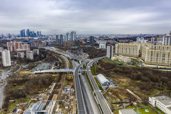 Paisaje Urbano Con Autopista Día Otoño Filmado Desde Dron — Foto de Stock