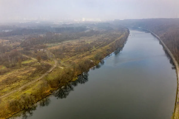 Rivière Verte Automne Parc Jaune Lors Une Journée Automne Nuageuse — Photo