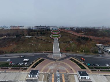 Bulutlu bir sonbahar gününde Nizhny Novgorod 'un tarihi merkezinin panoramik görüntüsü 
