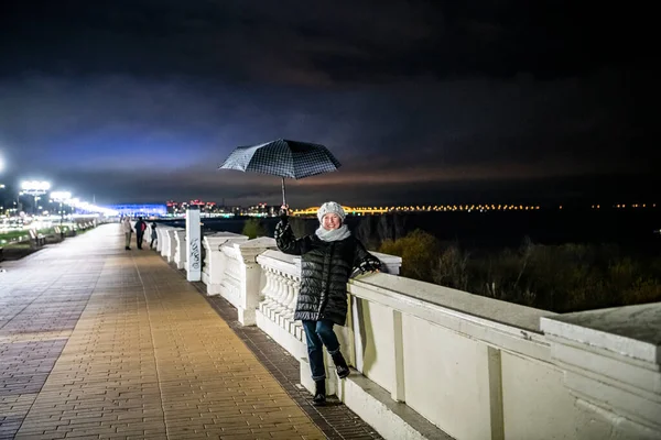 Woman Black Black Umbrella Walks Rain Embankment River — Stock Photo, Image