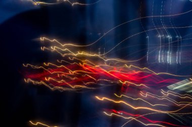 Geceleyin Nizhny Novgorod 'da Kremlin taşının yanındaki tarihi merkez.