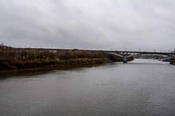 Ανάχωμα Του Ποταμού Βόλγα Στην Πόλη Nizhny Novgorod Μια Συννεφιασμένη — Φωτογραφία Αρχείου