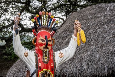 ancient household items and accessories of the inhabitants of Ecuador 