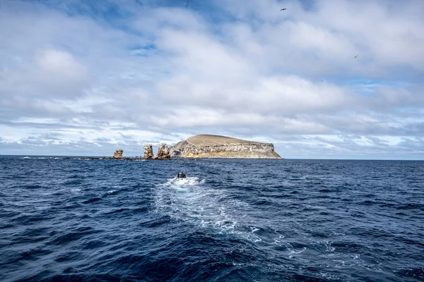 Uninhabited Islands Galapagos Orchipelago Safari Ship Background Sea — Fotografia de Stock