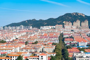 Weihai, Shandong, Çin kırmızı çatılı bir binadır. Shandong Weihai Kırmızı Çatı Evi