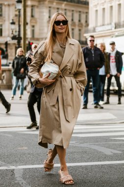 PARIS, FRANCE - 30 EYLÜL 2019: Pernille Teisbaek Stella McCartney defilesinden önce Paris Moda Haftası / Yaz 2020. 
