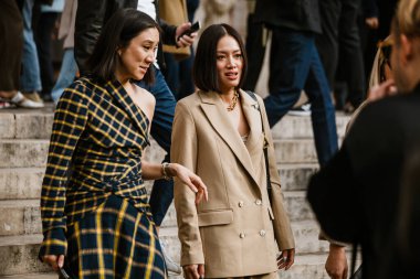 PARIS, FRANCE - 30 Eylül 2019: Eva Chen, Tiffany Hsu Stella McCartney defilesinden önce Paris Moda Haftası / Yaz 2020. 