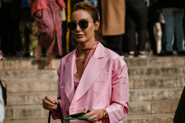 PARIS, FRANCE - 30 EPTEMBER 2019: Ece Sukan önce Stella McCartney moda gösterisi Paris Moda Haftası / Yaz 2020. 