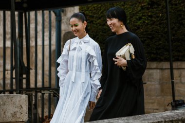 PARIS, FRANCE - 29 EYLÜL 2019: Lala Takahashi Valentino defilesinden önce Paris Moda Haftası / Yaz 2020.  
