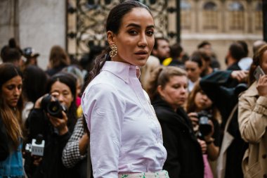 PARIS, FRANCE - 29 EYLÜL 2019: Tamara Kalinic Thom Browne defilesinden önce Paris Moda Haftası / Yaz 2020.  