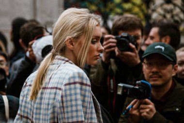 PARIS, FRANCE - 29 Eylül 2019: Paris Moda Haftası / Yaz 2020 'de Thom Browne defilesinden önce Elsa Hosk.  