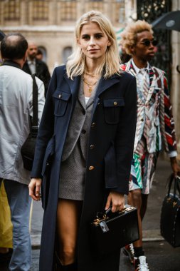 PARIS, FRANCE - 29 EYLÜL 2019: Thom Browne defilesinden önce Paris Moda Haftası / Yaz 2020.  