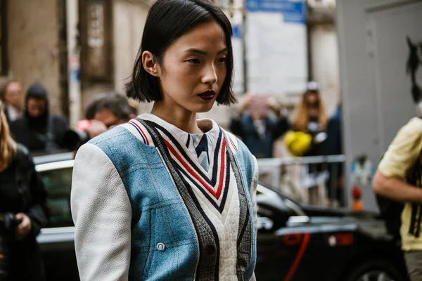 PARIS, FRANCE - 29 EYLÜL 2019: Xiao Wen Ju Thom Browne defilesinden önce Paris Moda Haftası / Yaz 2020.  