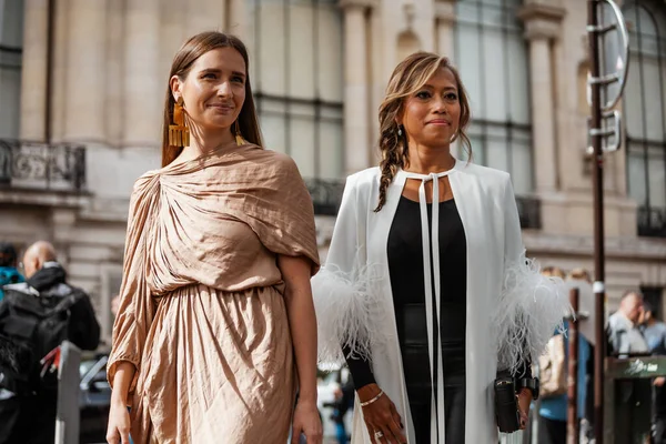 Paris Moda Haftası Kadın Giyim Yortusu 2020 Yazı boyunca Elie Saab 'ın önünde konuklar görülüyor.