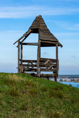 Dinyeper nehri kıyısındaki terk edilmiş bahçe evi.