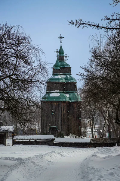 Зимний Пейзаж Деревянной Украинской Церкви — стоковое фото