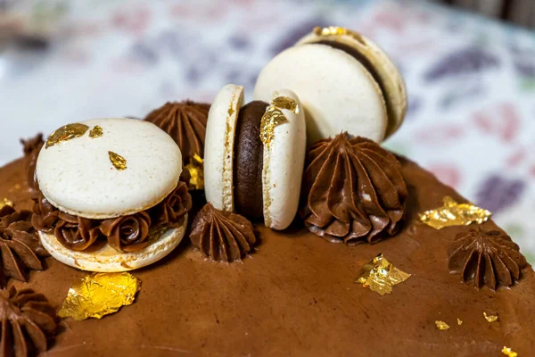 Chocoladetaart Met Macarons — Stockfoto