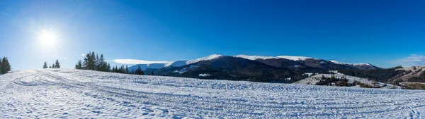Sonne Über Den Schneebedeckten Nordosthängen Der Polonina Borzhava Aus Dem — Stockfoto