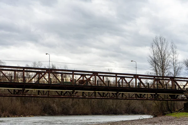 Παλιά Σκουριασμένη Γέφυρα Πάνω Από Τον Ποταμό Tysa Κοντά Στο — Φωτογραφία Αρχείου