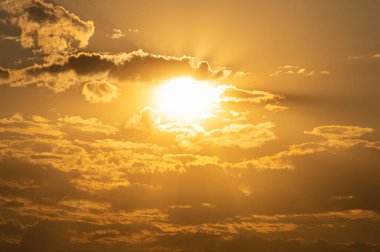 Dünya üzerinde gün batımı, yaz zamanı