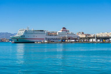 MALAGA, İspanya - 4 Eylül 2022: 4 Eylül 2022 'de Malaga, İspanya' da yolcu gemisi